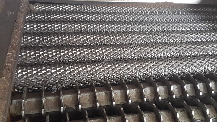 Chip diamond roller screen