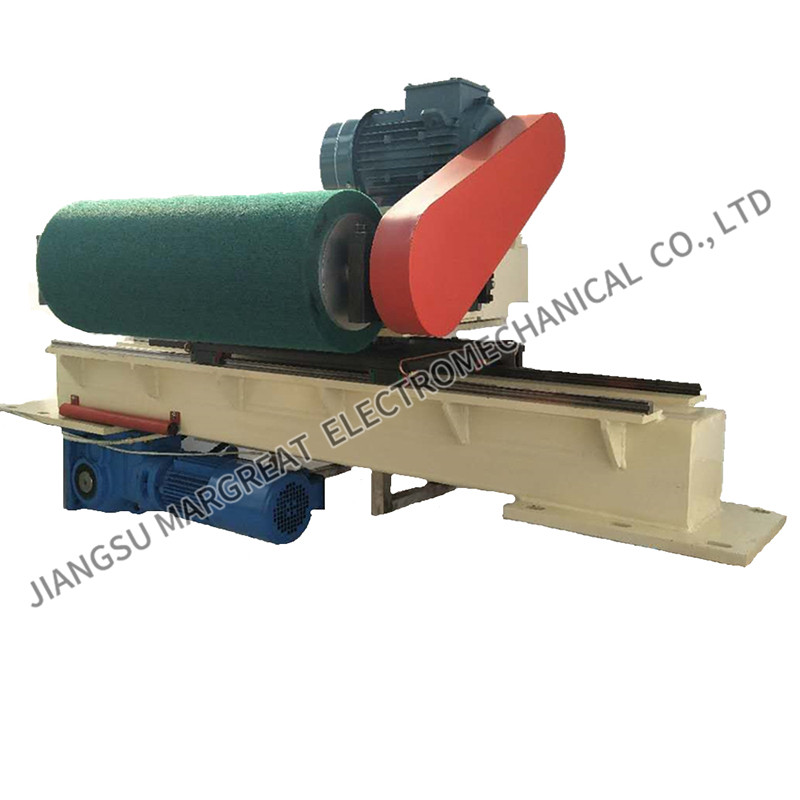 Steel belt moving cleaning brush