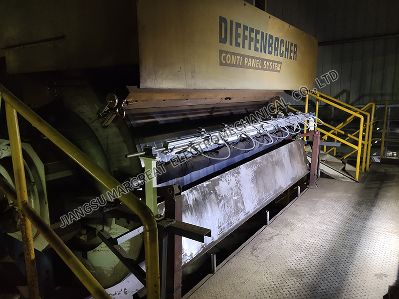 Steel strip spraying system