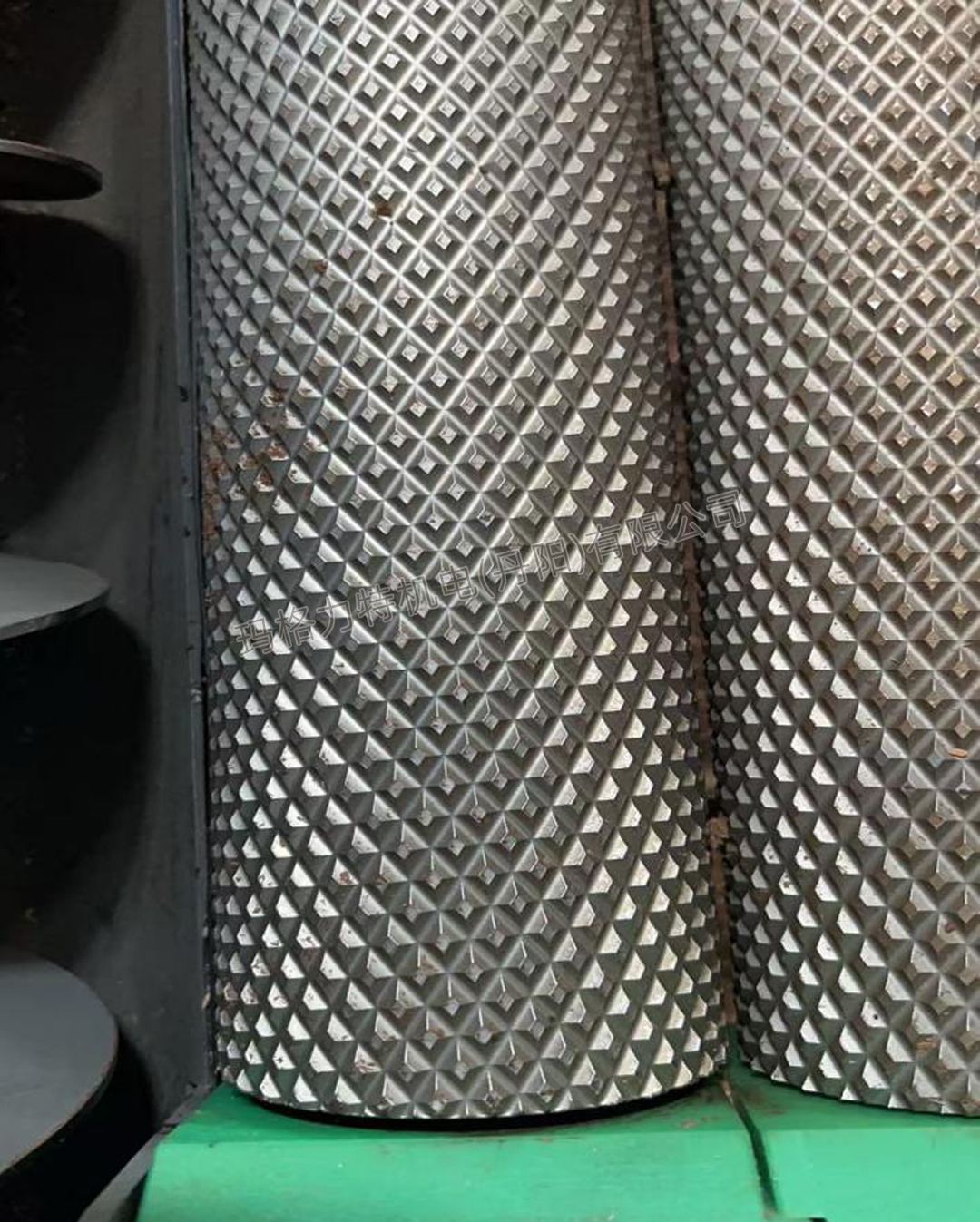 Wood chip diamond roller screening machine